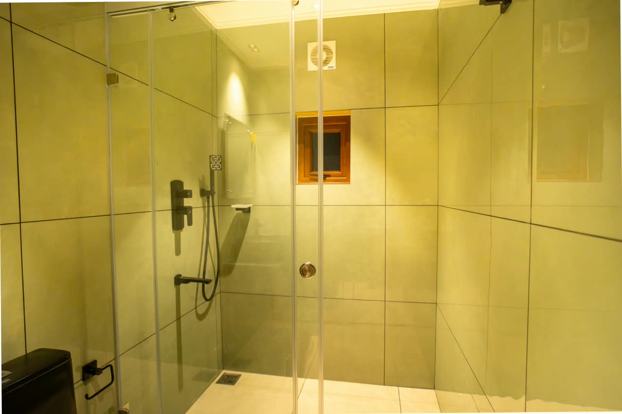 1 bedroom houseboat interior or facilities